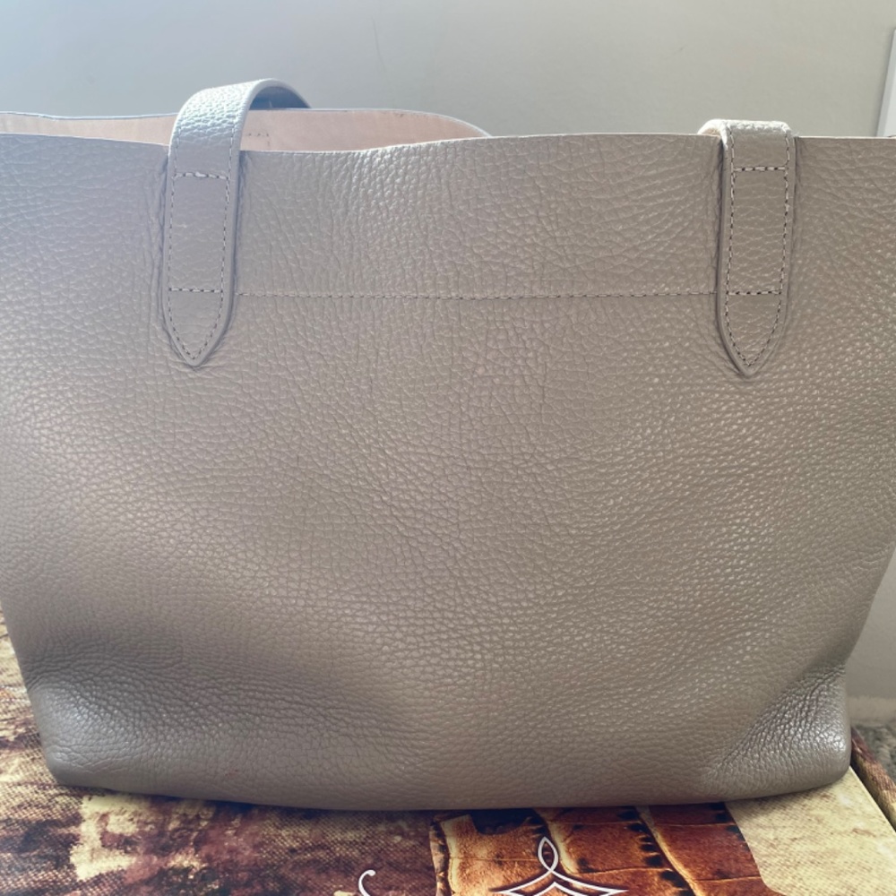 CUYANA Small Classic Structured Tote - Pebbled Leather - Picture 15 of 16